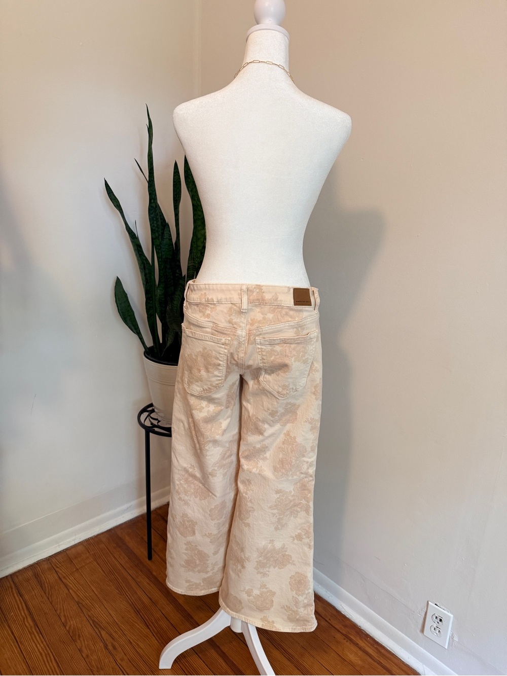 American Eagle | Beige Floral Low-Rise Flare Jeans - Picture 3 of 10